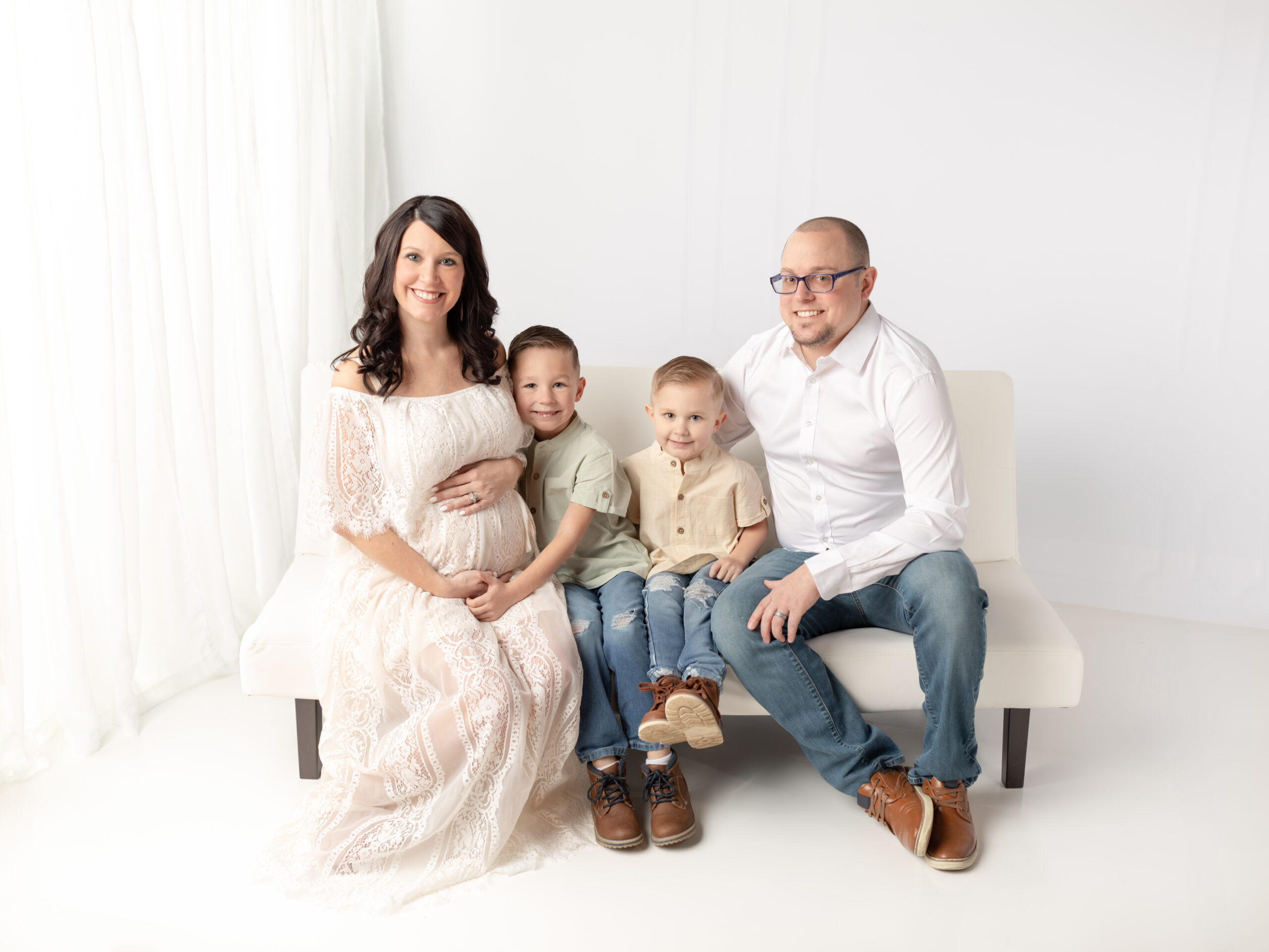 pregnant mother sitting with husband and two sons for maternity photos Canon EOS 5D Mark IV Review