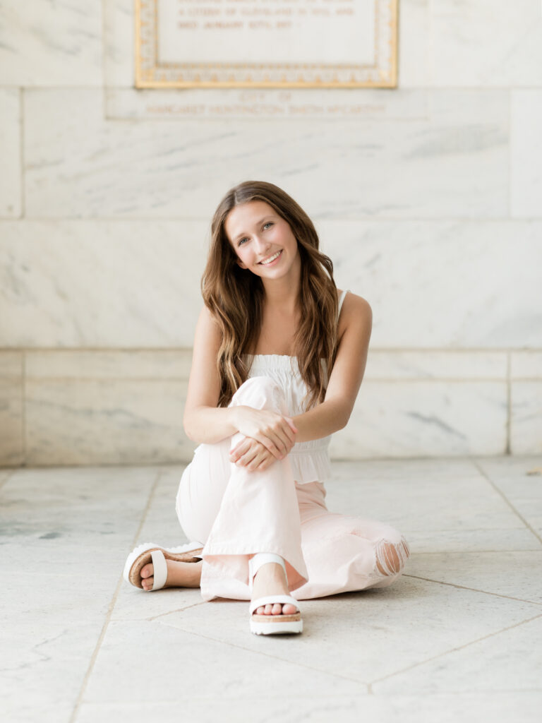 girl posing at cleveland museum of art for senior portraits