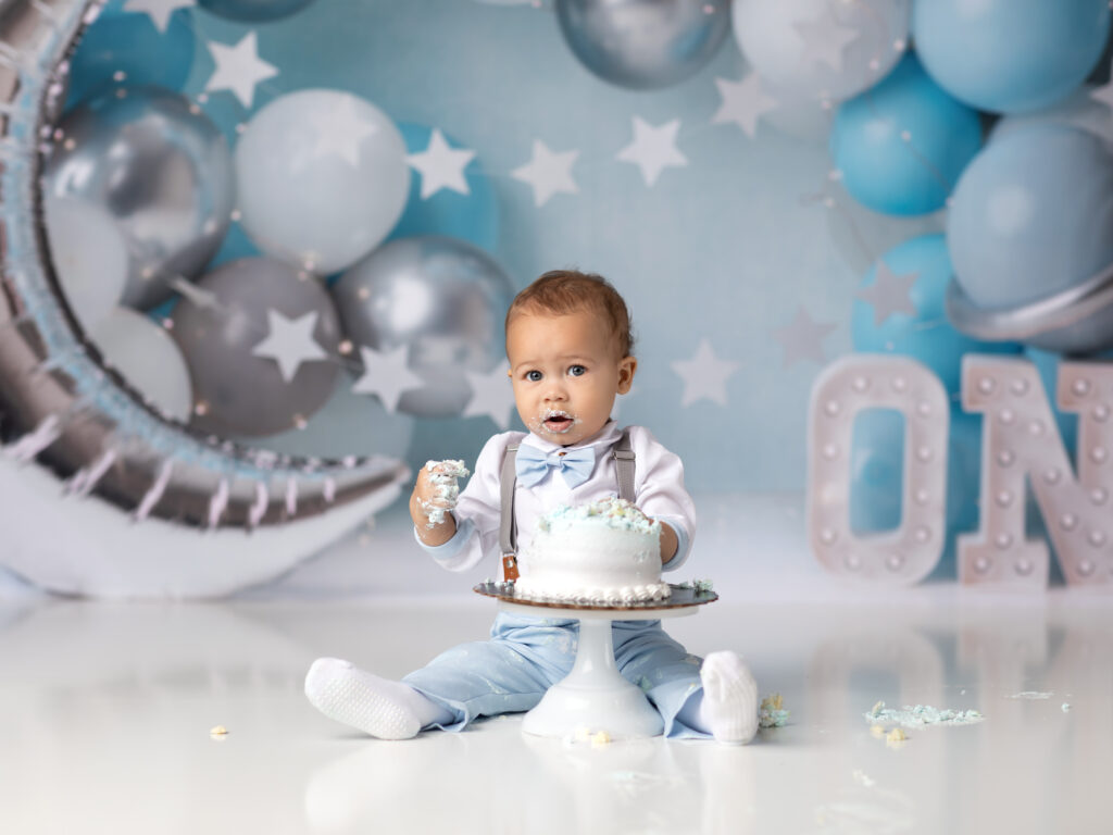 one year boy sitting with cake for cake smash photography learning express strongsville