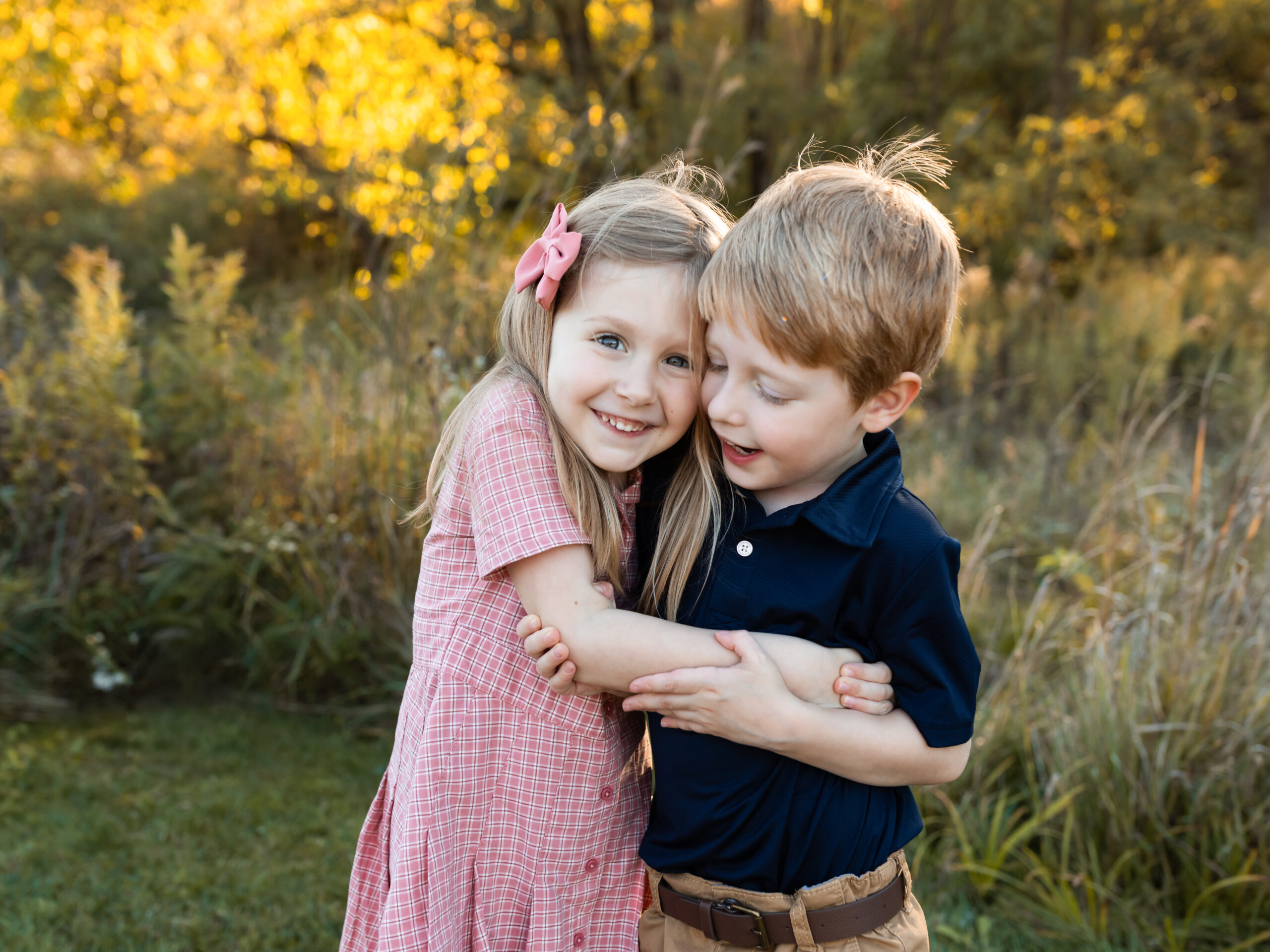 brother and sister hugging each other for family photos Summer Camps Cleveland Ohio